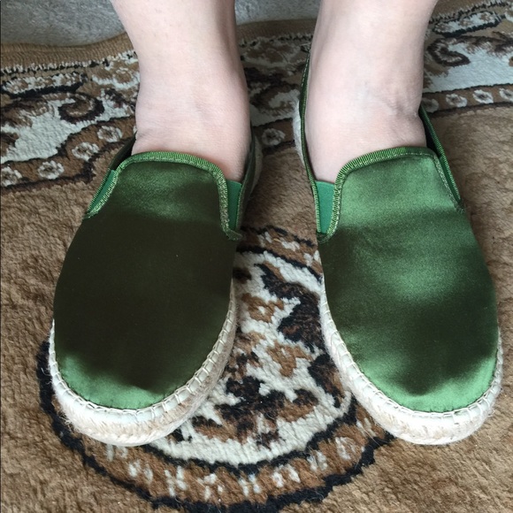 8 Shoes - Women's Green Satin Slip On Shoes  size 7